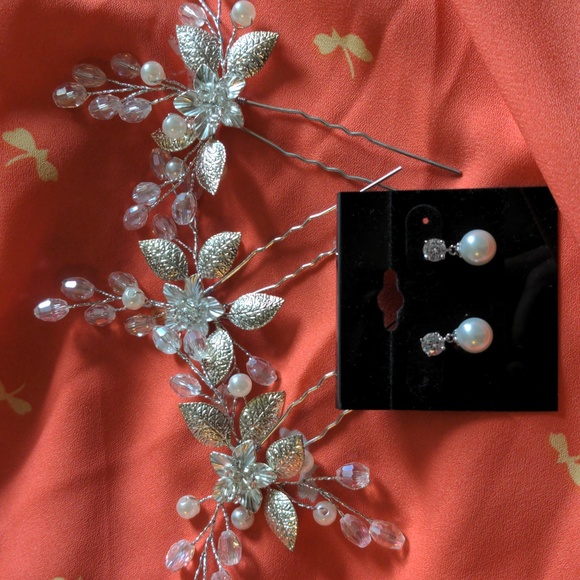 Jewelry - Bundle of 3 hair pieces and NWOT Pearl and Diamond Earrings